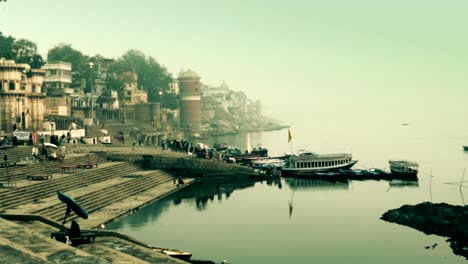 India,-varanasí-paisaje-de-la-ciudad-y-del-río-ganges