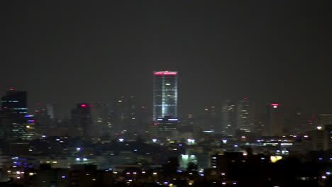 Tel-Aviv,-Israel-Panorama-nocturno-teleobjetivo-shot-pan