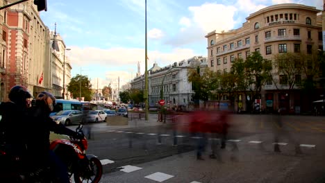 People-Walking-On-Busy,-Crowded-Street-In-Madrid.-Timelapse