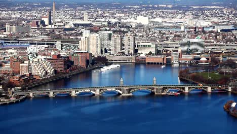 Vista-aérea-de-la-ciudad-de-Boston,-Massachusetts,-junto-al-río-Charles