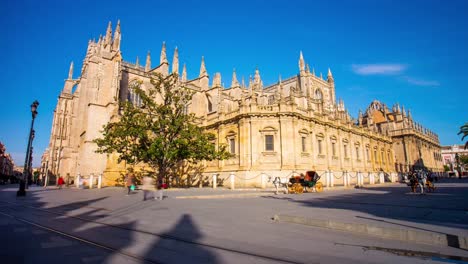 Catedral-de-sevilla-día-soleado-vista-panorámica-de-4-k-lapso-de-tiempo-de-España