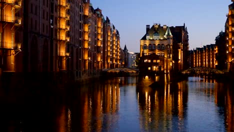 Part-of-the-old-Speicherstadt-in-Hamburg,-Germany.-Illuminated-at-night