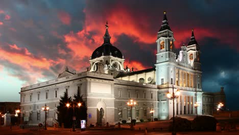 Catedral-de-la-Almudena-en-Madrid-Time-lapse