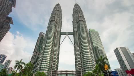 Malaysia-Kuala-Lumpur-Tag-Petronas-Twin-Towers-Stadtstraße-Innenstadt-anzeigen-4-k-Zeitraffer