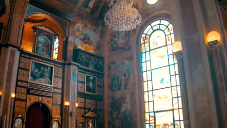 El-Christian-Church,-icono-divino,-Altar-y-religión-Interior