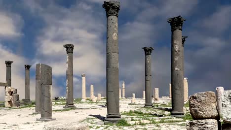 Ruinas-romanas-en-Umm-Qais-(Umm-Qays),-Jordania,-Medio-Oriente,-es-una-ciudad-en-el-norte-de-Jordania-cerca-del-sitio-de-la-antigua-ciudad-de-Gadara.-Umm-Qais-es-uno-de-único-Greco-romanos-Decapolis-de-Jordania