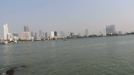 Mumbai-es-la-ciudad-más-poblada-y-de-alto-de-edificio-subida-en-la-India-y-aglomeración-novena-más-poblada-del-mundo-con-una-población-estimada-de-18,4-millones.