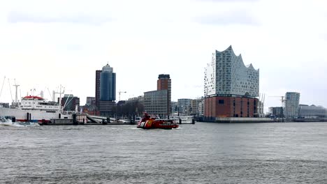 Hamburg-skyline-with-Elbfilarmonie,-Germany