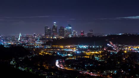 Die-Innenstadt-von-Los-Angeles-und-110-Freeway-Nacht-Zeitraffer