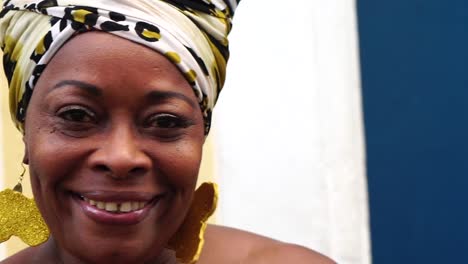 Portrait-of-Happy-Afro-Descendant---"Baiana"-on-Pelourinho-Street,-Salvador,-Brazil