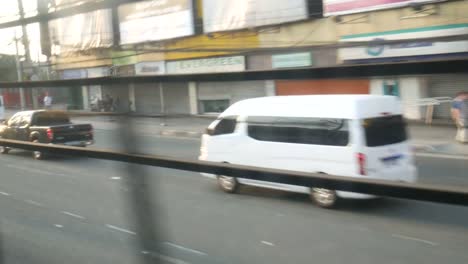 Ventana-de-un-tren-en-Manila