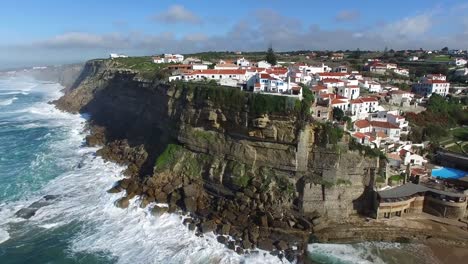 Aérea-vista-de-Azenhas-do-Mar,-Portugal