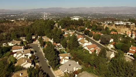 Barrio-de-Bel-Air-de-paso-elevado-por-encima-de-Los-Ángeles