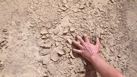 Video-of-man-on-the-desert-in-real-slow-motion