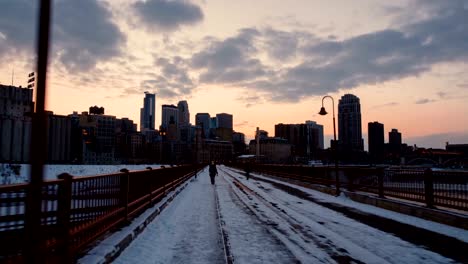 Minneapolis---puente-de-arco-de-piedra-histórico---Hyperlapse