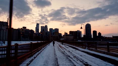 Minneapolis---historischen-Stone-Arch-Bridge---Hyperlapse