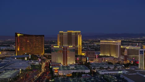 Luftaufnahme-des-Las-Vegas-Strip-bei-Nacht.
