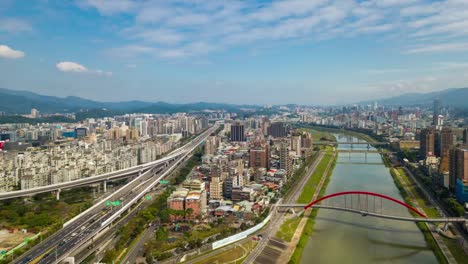 sonnigen-Tag-Taipei-Stadtbild-Fluss-Brücken-aerial-Panorama-4k-Zeitraffer-Taiwan