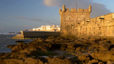 Essaouira,-Marokko.-Die-Genuesen-erbaut-Zitadelle-du-Port-auf-Sonnenuntergang