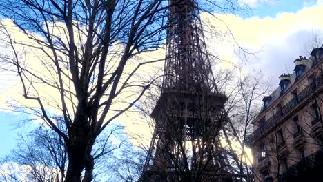 Blick-auf-den-berühmten-Eiffelturm