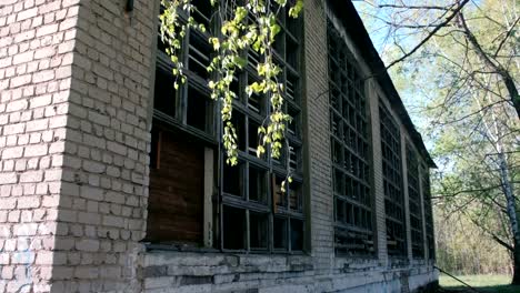 Destroyed-building-after-the-disaster-earthquake,-flood,-fire-with-broken-windows.