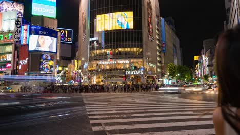 Shibuya-Crossing-in-der-Nacht.-4K-RAW-Zeitraffer
