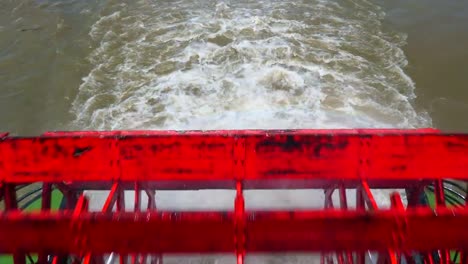 Paddle-Wheel-Of-Steamboat-On-Mississippi-River-Trail-On-Water