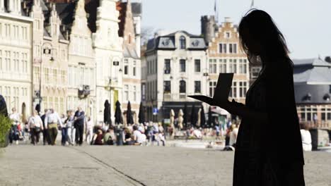 Silhouette-girl-between-buildings