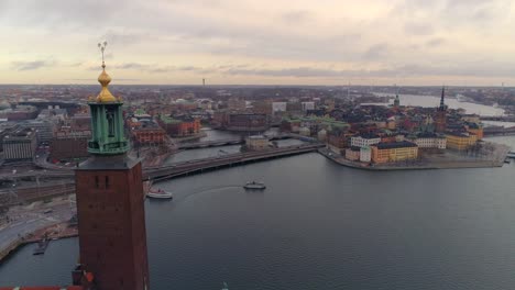 Aerial-shot-of-Stockholm-city-and-Town-Hall-building-tower.-Drone-view-flying-up-over-Old-Town-cityscape-skyline,-Capital-city-of-Sweden