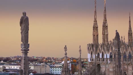 Milán-Italia,-vista-de-la-ciudad-desde-la-terraza-del-Duomo.