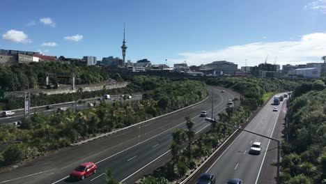 Tráfico-de-horas-pico-en-Auckland-Central-autopista-cruce-Nueva-Zelanda