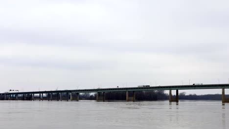 Timelapse-Mississippi-River-barge-by-Memphis,-Tennessee