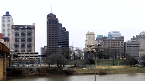 Timelapse-des-Mississippi-River-und-Memphis-Innenstadt