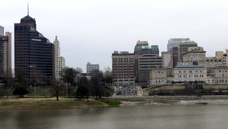 Timelapse-cerca-del-río-Mississippi-y-del-centro-de-Memphis