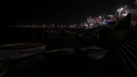 Varanasi,-am-Ufer-von-Ganga,-ist-die-spirituelle-Hauptstadt-Indiens-für-Hindus