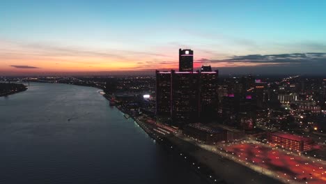 Skyline-de-Detroit-Michigan-en-Sunset-Aerial