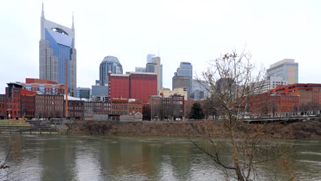 Timelapse-of-Nashville,-Tennessee-city-center-and-river