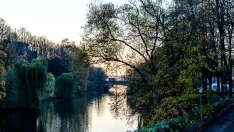 Alstersee-in-Hamburg-am-Abend-Spiegelreflexkameras-hyperlapse