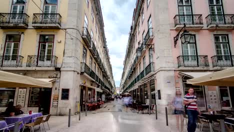 Augusta-Straße-man-am-Ende-der-Verbindung-der-berühmtesten-Lissabon-street.---Timelapse