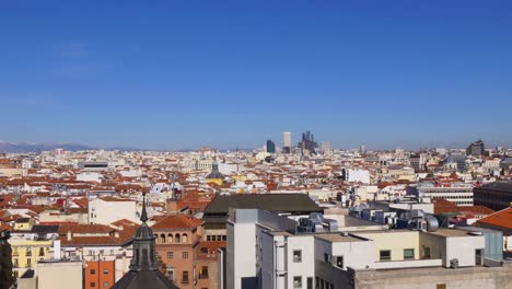 España-día-soleado-vista-panorámica-a-la-ciudad-de-Madrid-en-vista-de-la-terraza,-4-K