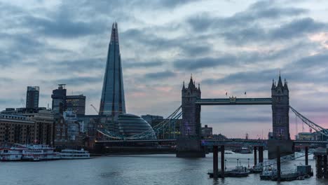 London,-die-Tower-Bridge,-der-Shard-Zeitraffer