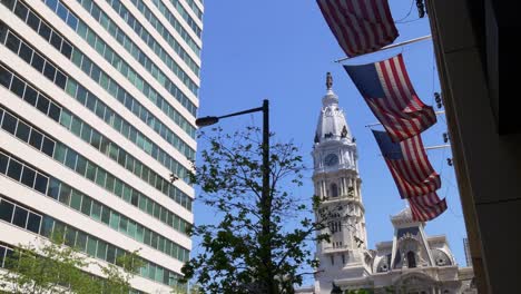 Vereinigte-Staaten-tagsüber-amerikanische-Flagge-Philadelphia-Stadt-Halle-auf-4-k,-Pennsylvania