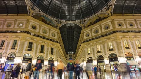 Italien-Nacht-Beleuchtung-Luxus-Galleria-Vittorio-Emanuele-Zentrum-Panorama-4-k-Zeit-hinfällig,-Mailand