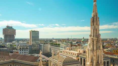 Italia-soleado-cielo-Milán-ciudad-duomo-en-la-azotea-vista-punto-panorama-4k-lapso-de-tiempo