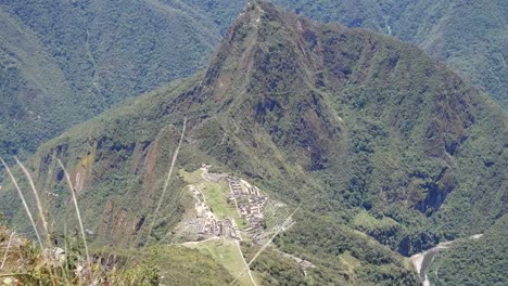 Vista-de-Machu-Picchu-de-la-montaña-de-Machu-Picchu,-la-ciudadela-Inca-en-los-Andes,-Cusco,-Perú