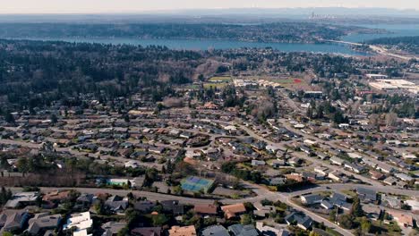 Bellevue-Washington-perspectiva-aérea-de-la-ciudad-y-frente-al-mar