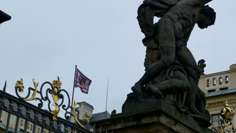 Bandera-de-escudo-de-armas-del-castillo-de-Praga