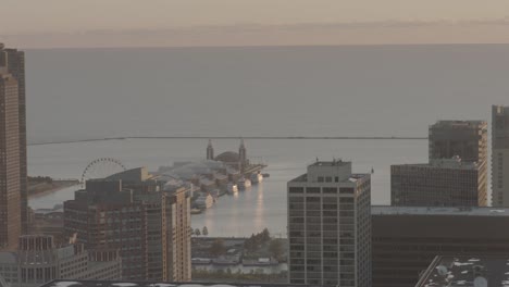 Navy-Pier,-lago-Michigan