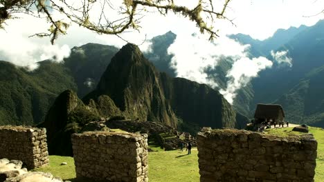 Machu-Picchu-Ruinen-und-Steinmauer