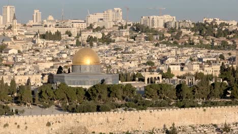 zoom-in-close-up-of-dome-of-the-rock-from-mt-olives,-jerusalem